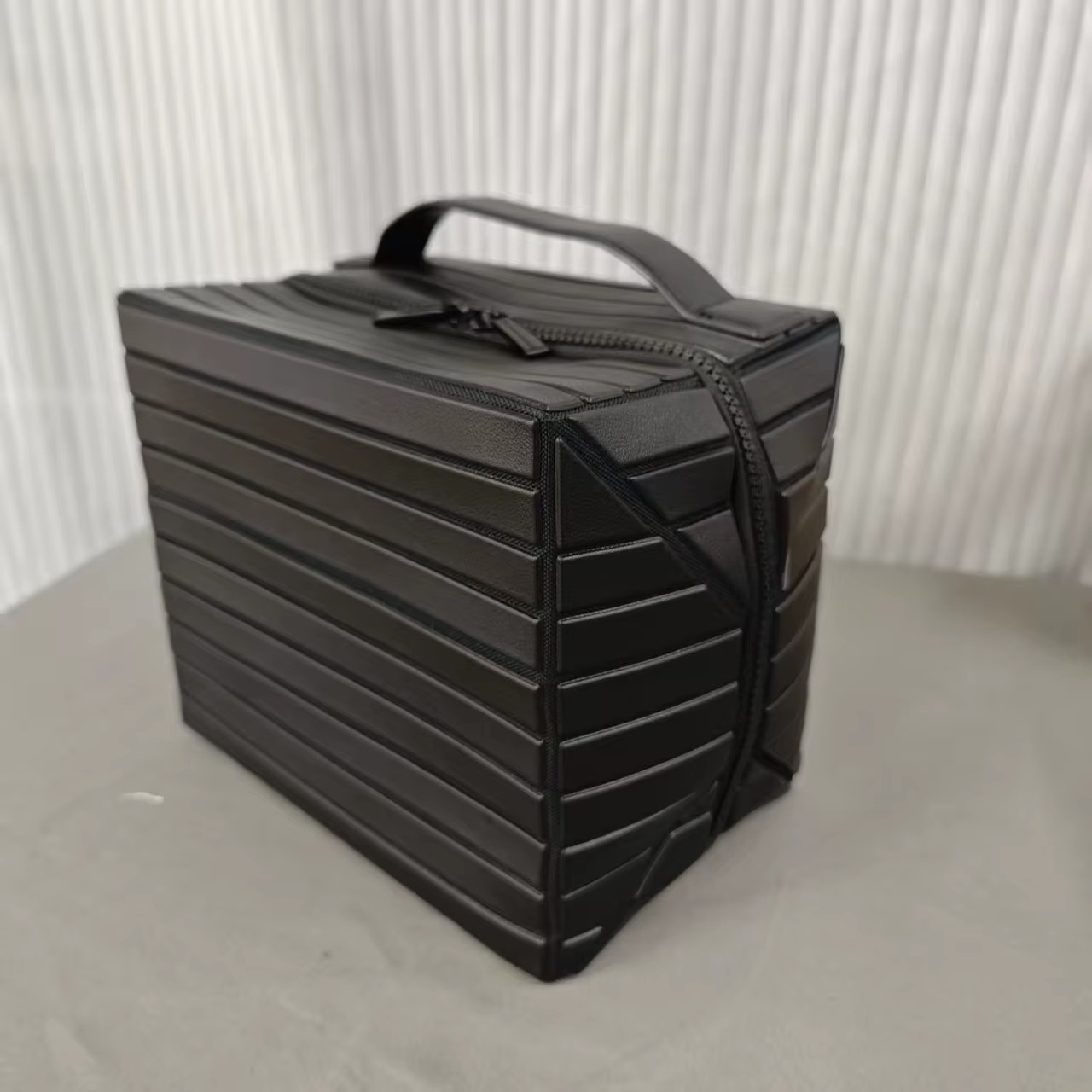 Cosmetic storage bag